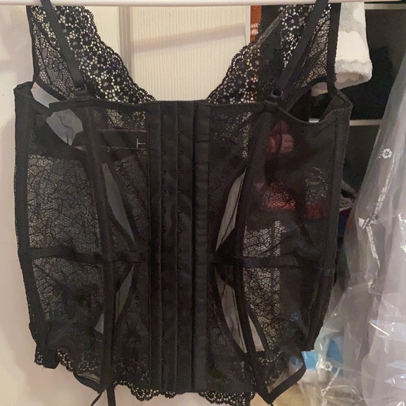 Lingerie - Picture 5 of 5